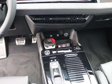 Audi Q6 E-tron S-LINE — photo 14