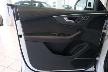 Audi RSQ8 — photo 13