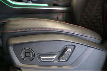 Audi RSQ8 — photo 14