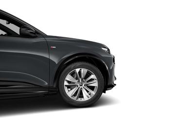 Audi Q6 E-tron S-LINE — photo 4