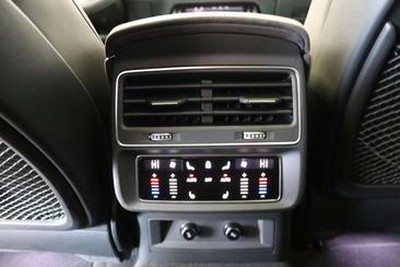 Audi RSQ8 — photo 31