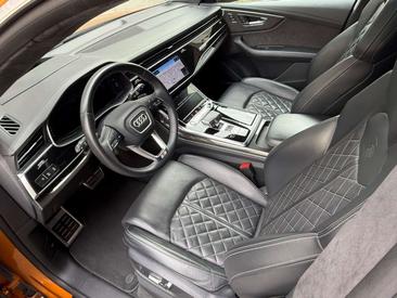 Audi SQ8 4.0 TFSI — photo 10