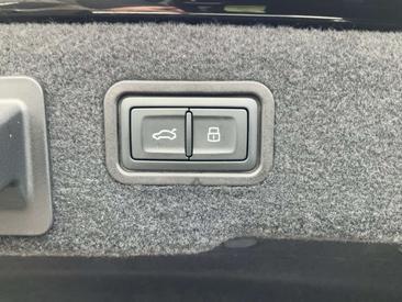 Audi A8 S Line 60 TFSI E — photo 14