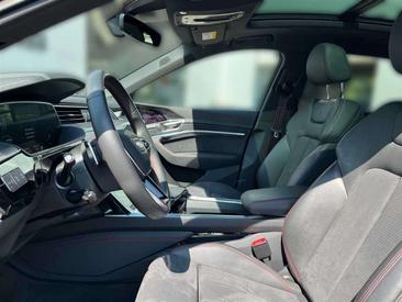 Audi Q8 E-tron Advanced 55 — photo 9