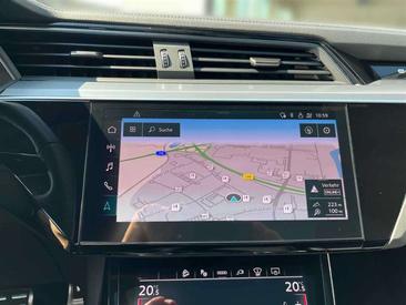 Audi Q8 E-tron Advanced 55 — photo 12