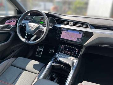 Audi Q8 E-tron Advanced 55 — photo 21