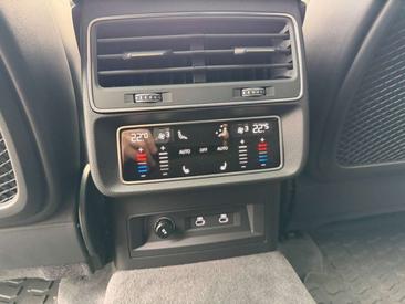 Audi RSQ8 Performance 4.0 TFSI — photo 28