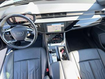 Audi A8 55 TFSI — photo 12