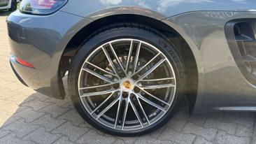 Porsche 718 Boxster — photo 9