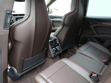Porsche Cayenne III Turbo — photo 32