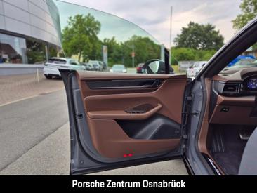 Porsche Macan Turbo — photo 4