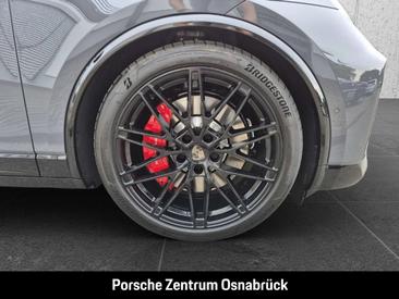 Porsche Macan Turbo — photo 13