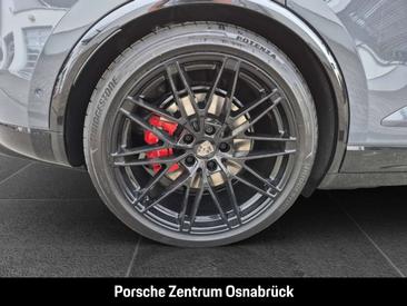 Porsche Macan Turbo — photo 14