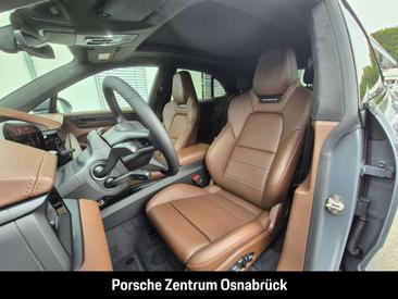 Porsche Macan Turbo — photo 15