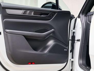 Porsche Macan Electrique Turbo — photo 13