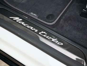 Porsche Macan Electrique Turbo — photo 14