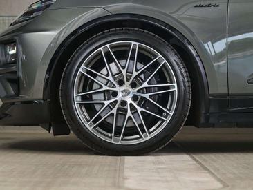 Porsche Macan Electrique Turbo — photo 11