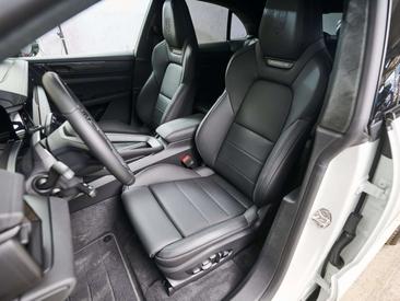 Porsche Macan Electrique Turbo — photo 15