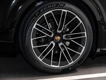 Porsche Cayenne III Turbo — photo 11