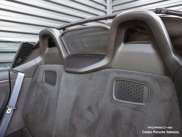 Porsche 718 Spyder — photo 37