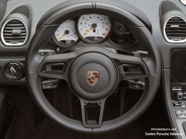 Porsche 718 Spyder — photo 40