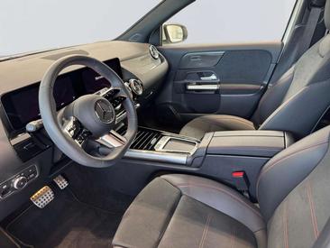 Mercedes GLA 200 AMG Line — photo 9