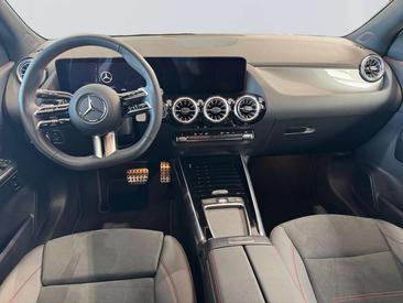 Mercedes GLA 200 AMG Line — photo 10