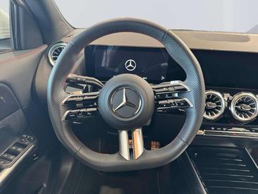 Mercedes GLA 200 AMG Line — photo 12