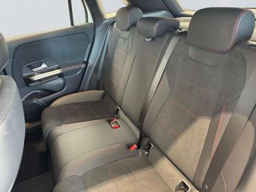 Mercedes GLA 200 AMG Line — photo 13
