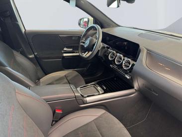 Mercedes GLA 200 AMG Line — photo 15