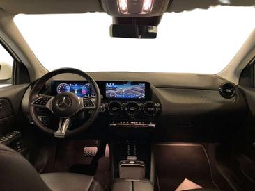 Mercedes GLA 180 — photo 10