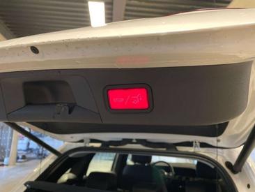 Mercedes GLA 180 — photo 21