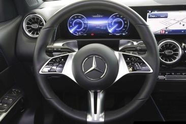 Mercedes EQB 300 Progressive — photo 12