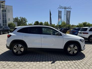 Mercedes GLA 180 Night — photo 8