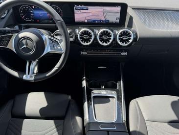 Mercedes GLA 180 Night — photo 15