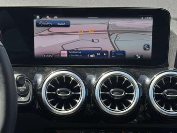 Mercedes GLA 180 Night — photo 16