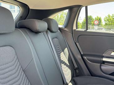 Mercedes GLA 180 Night — photo 17