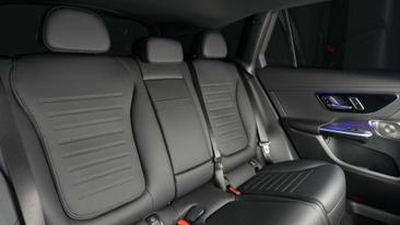 Mercedes GLC 300 AMG Line — photo 11