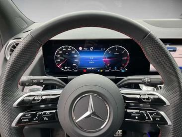 Mercedes GLA 200 AMG Line — photo 12