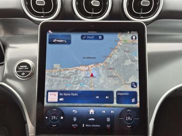 Mercedes GLC 200 — photo 11