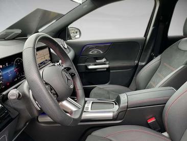 Mercedes GLA 200 AMG Line — photo 14