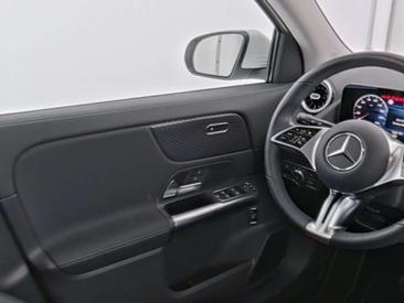 Mercedes GLA 180 — photo 2