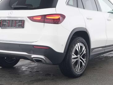 Mercedes GLA 180 — photo 8