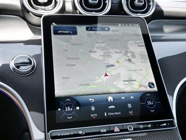 Mercedes GLC 220 — photo 10