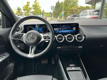 Mercedes GLA 200 Night Edition — photo 11