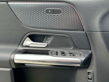 Mercedes GLA 200 Night Edition — photo 13