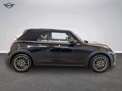 Mini Cabrio Favoured Cooper