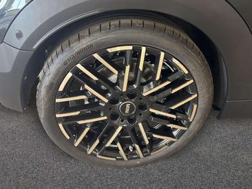 Mini Cabrio Favoured Cooper S — photo 8