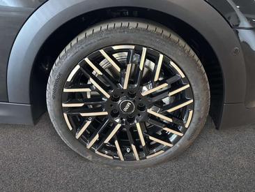 Mini Cabrio Favoured Cooper S — photo 10