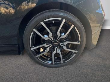 Mini Cooper E JCW — photo 9